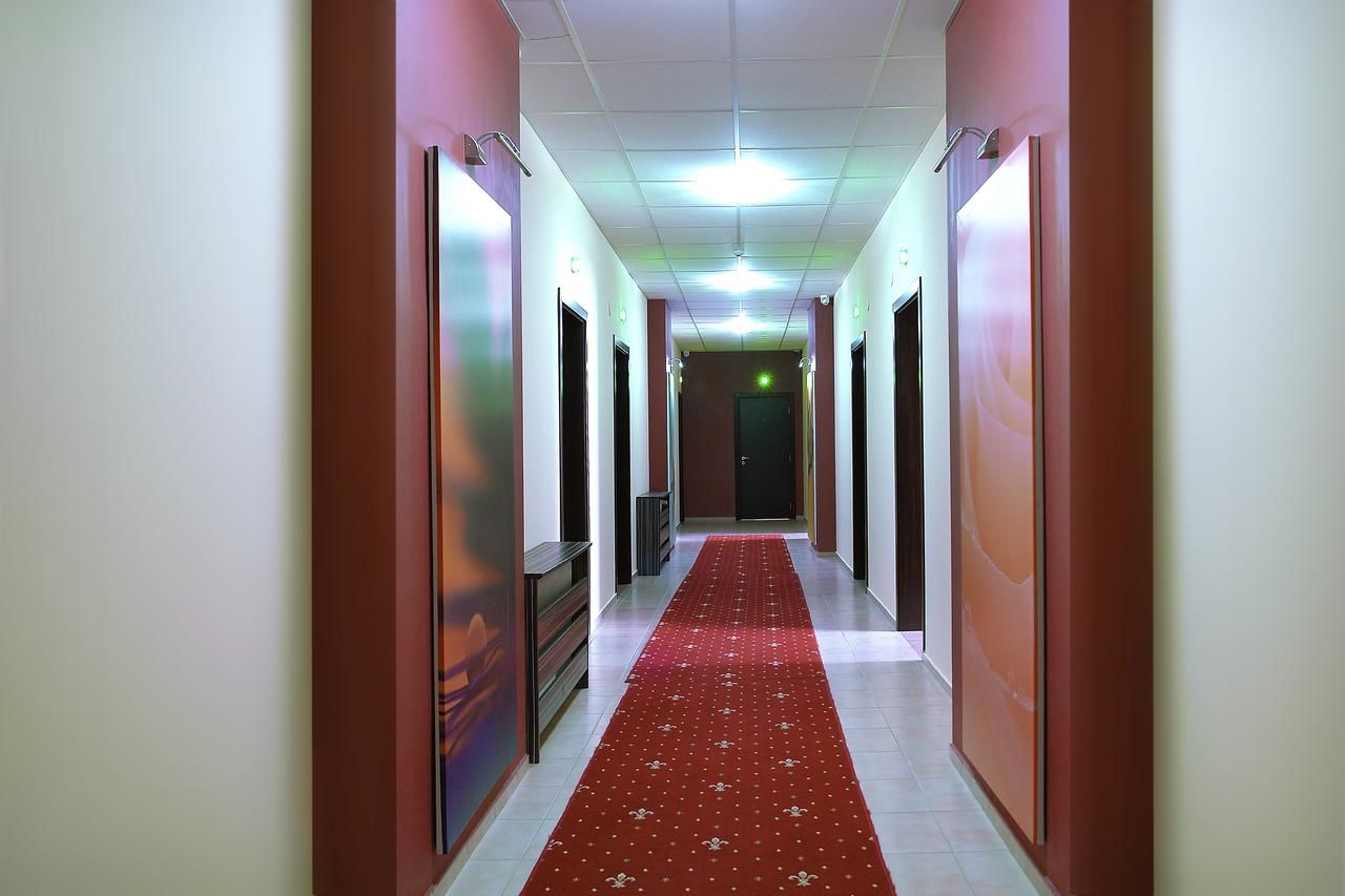 Отель Hotel Diplomat Park Луковит-28